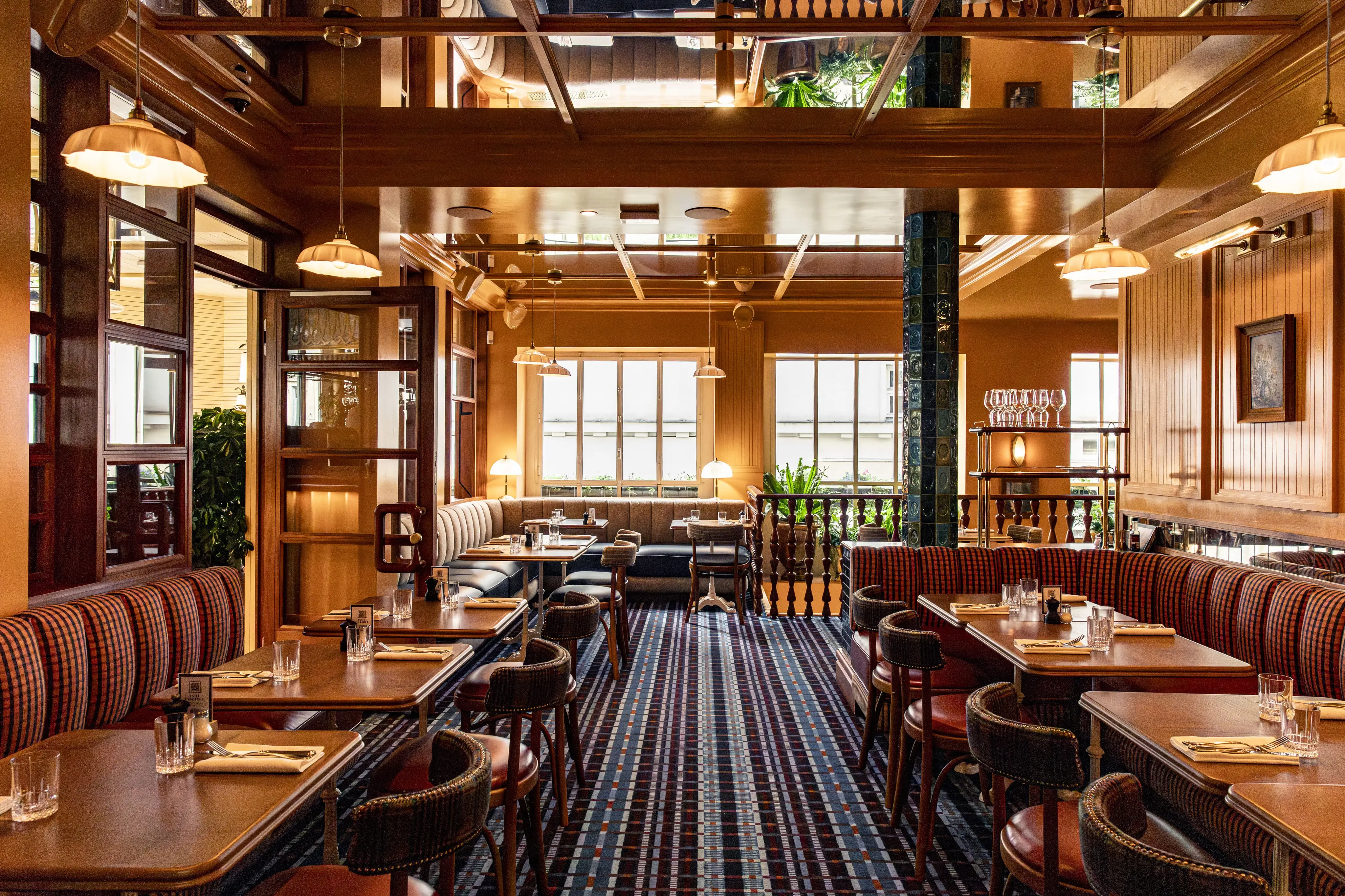 PUBLIC HOUSE 8