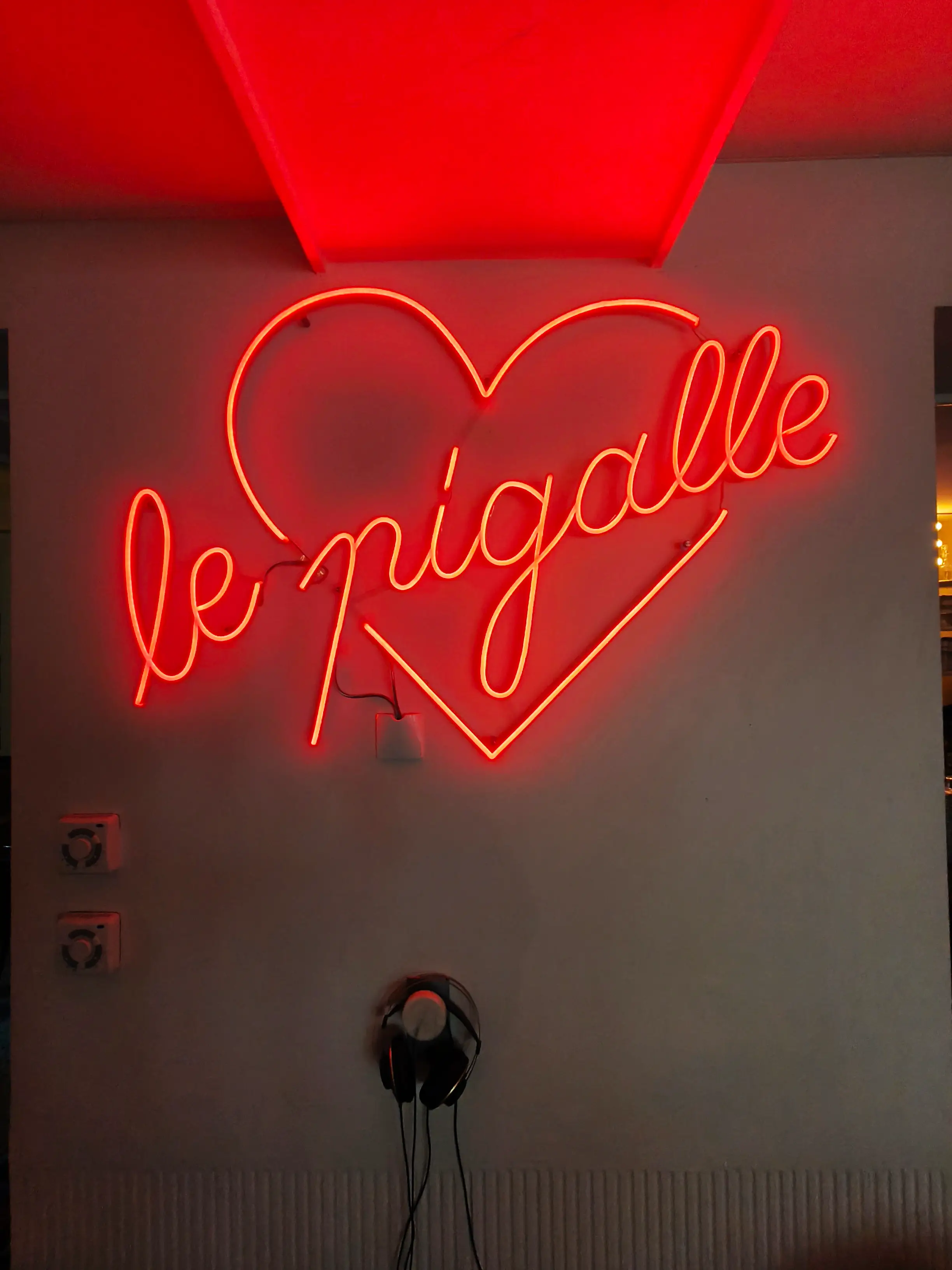LE PIGALLE 12