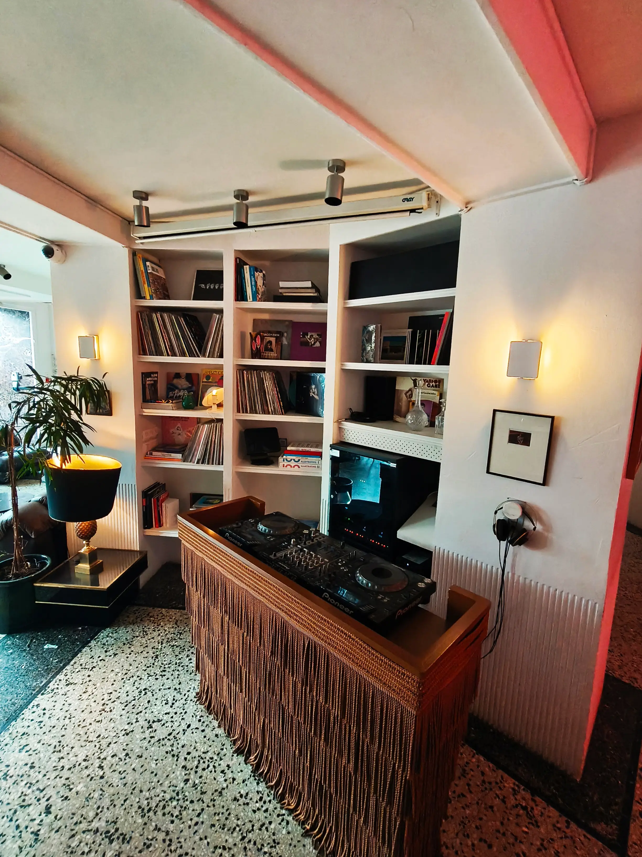 LE PIGALLE 13