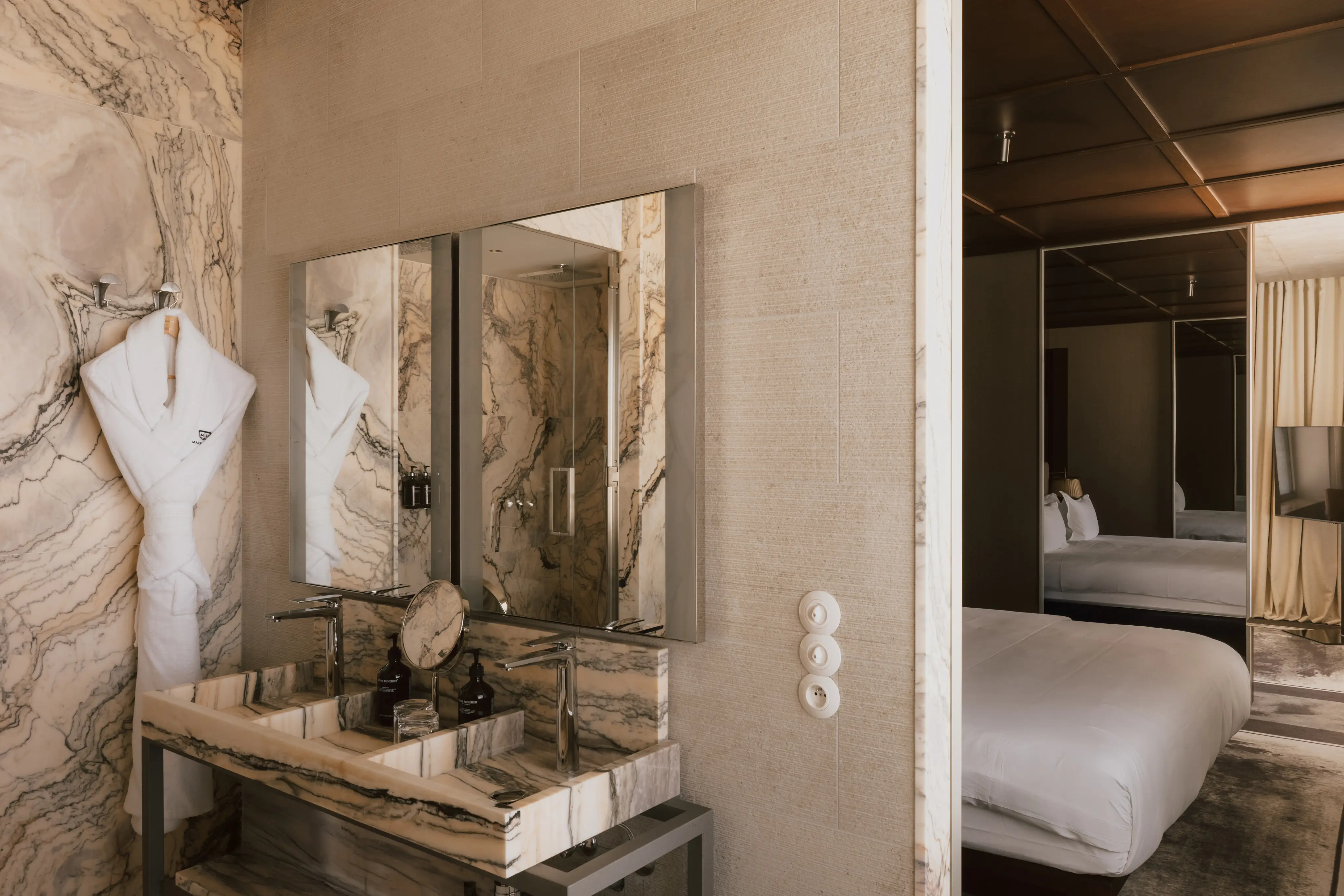 Maison Heler Metz, Curio Collection by Hilton 22