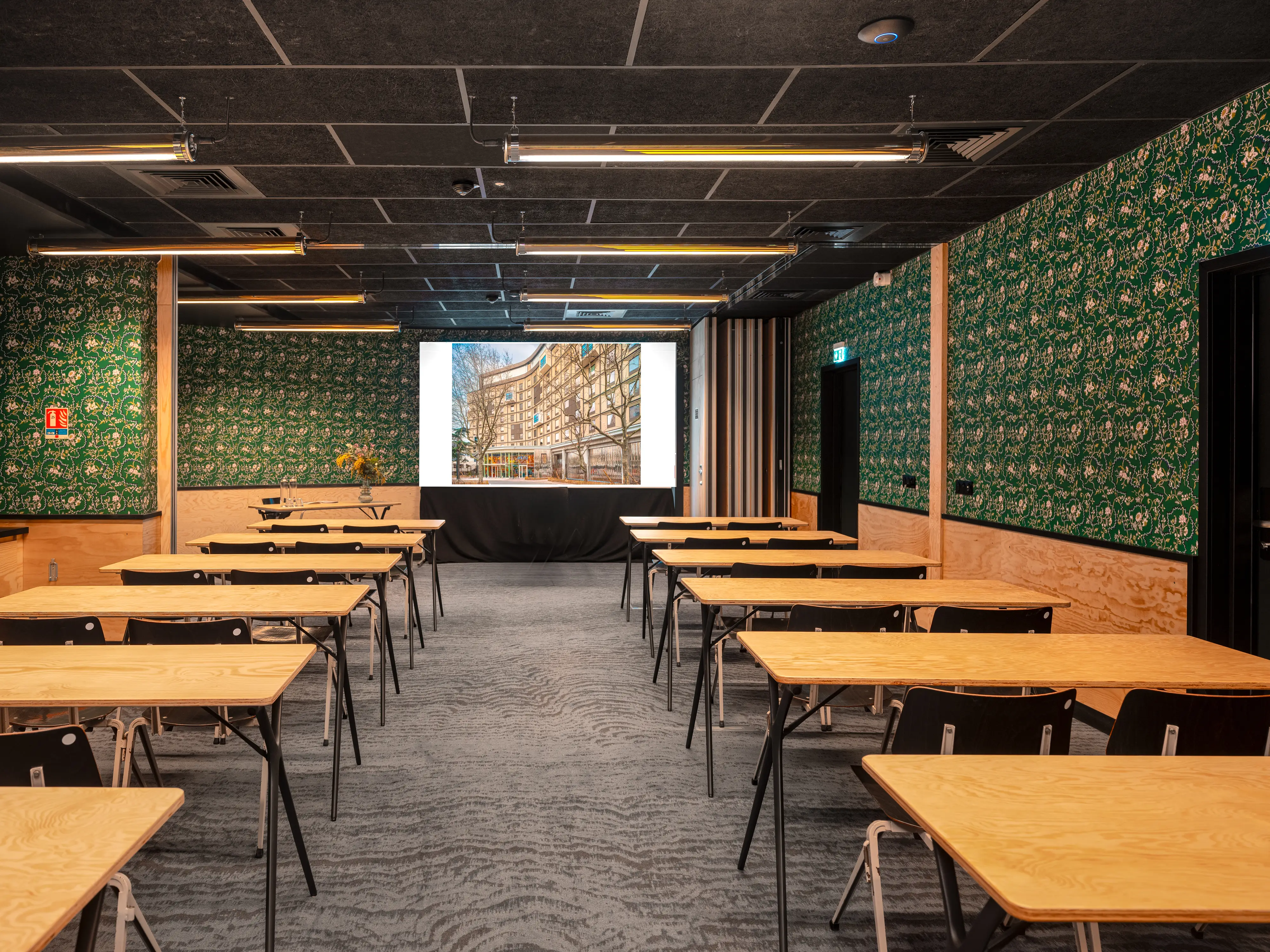 Eklo Hotel Paris Porte de Versailles 16