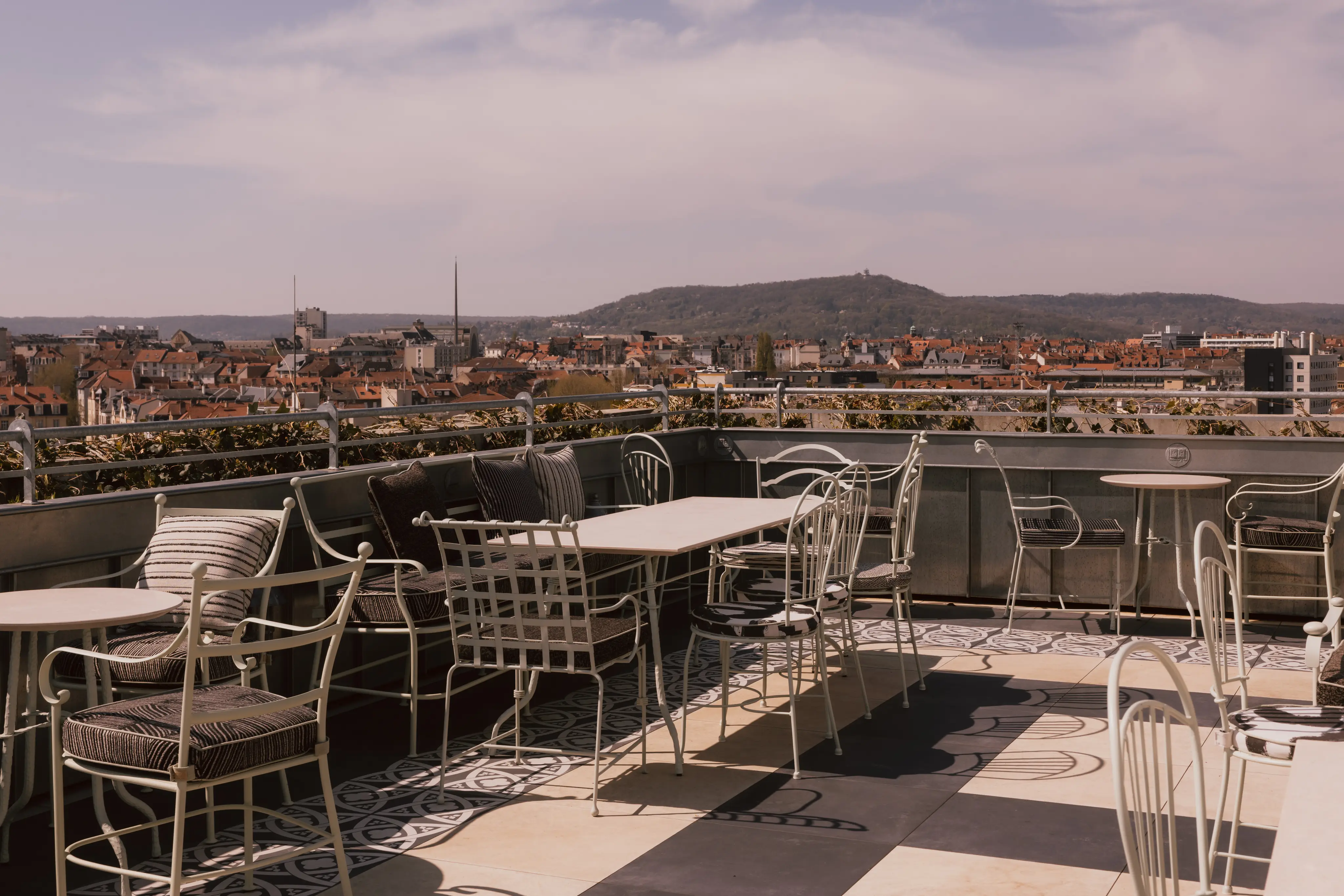 Maison Heler Metz, Curio Collection by Hilton 8