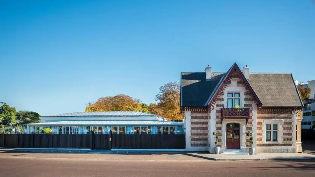 Le Pavillon des Princes 2