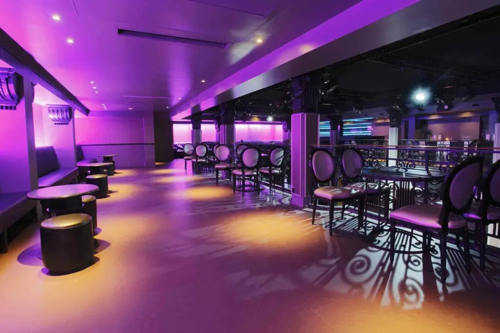 Club Haussmann 8