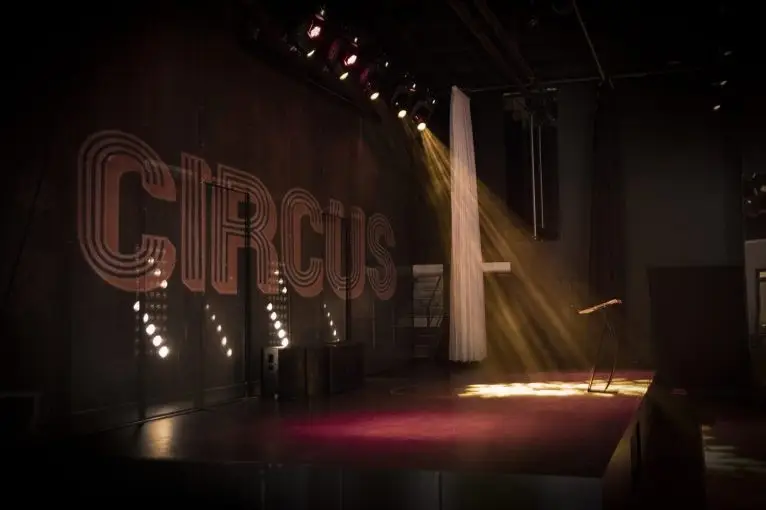 Docks Circus 4