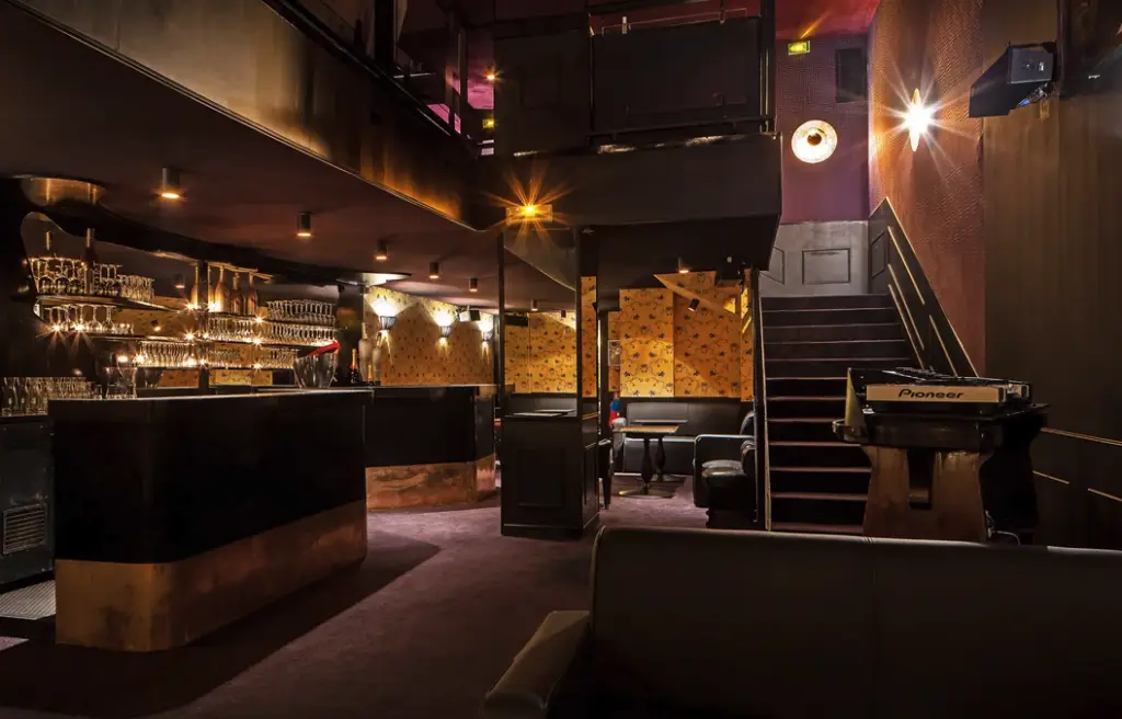 Le Scarlett 6