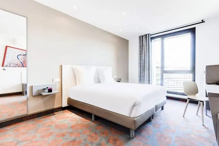 Spark by Hilton ParkSaône 7