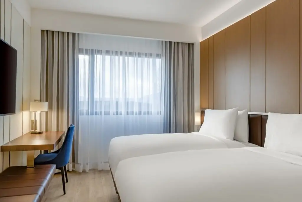 AC Hotel by Marriott Saint-Julien-en-Genevois 4