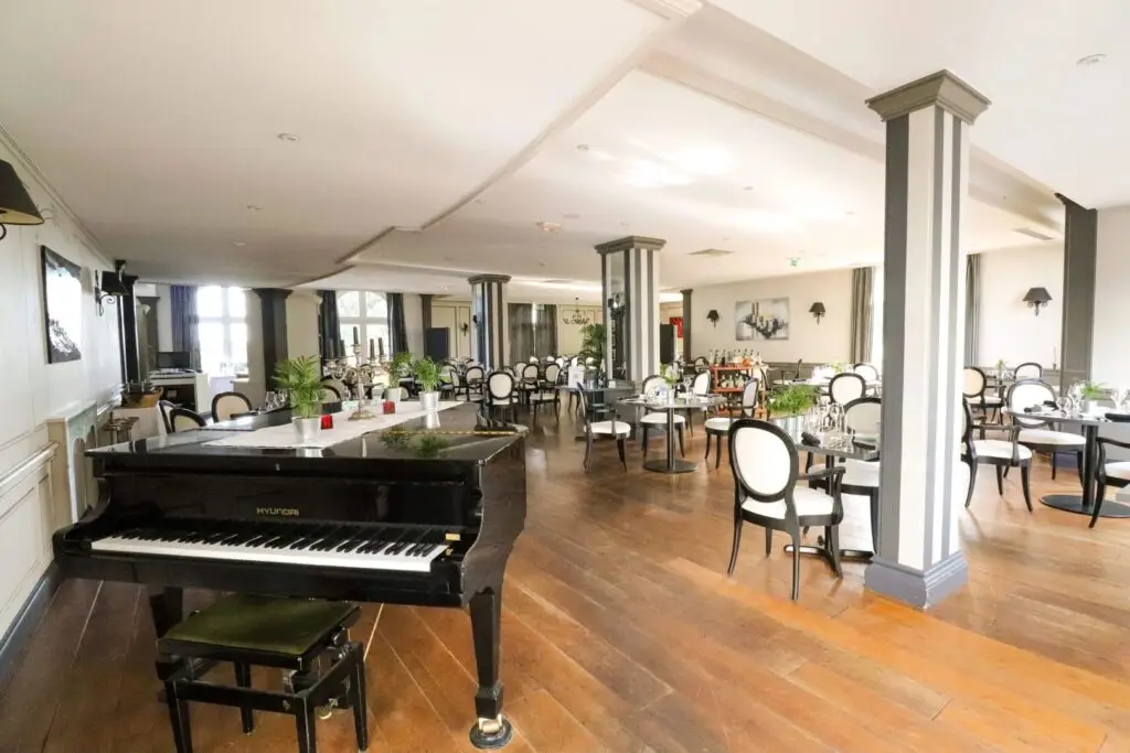 Logis Hôtel Restaurant Les Tuileries 6