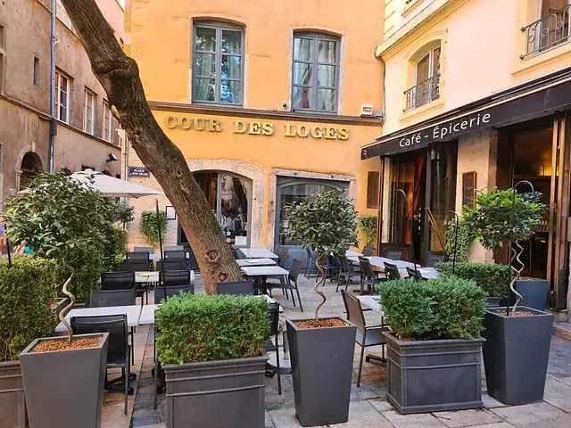 Cour des Loges