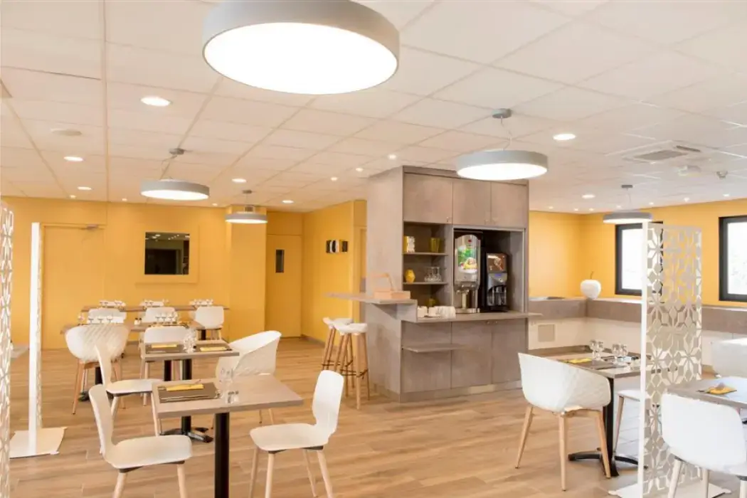 Kyriad Saint Etienne Centre 6