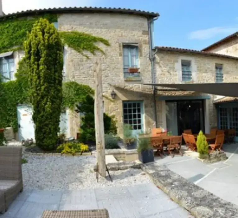 Hostellerie de l'Abbaye Celles-sur-Belle 2