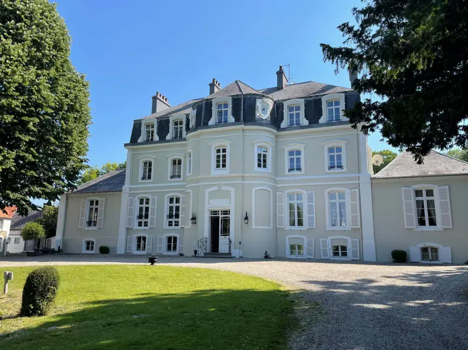 Hôtel Château Cléry 9