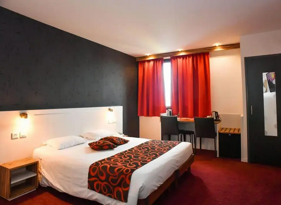 Brit Hotel Saint-Lô 3