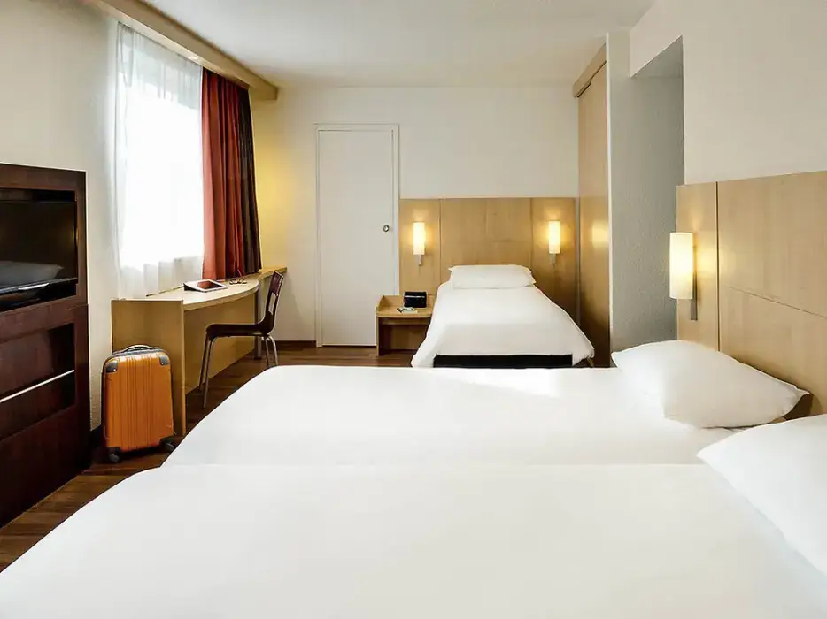 Ibis Vichy 9