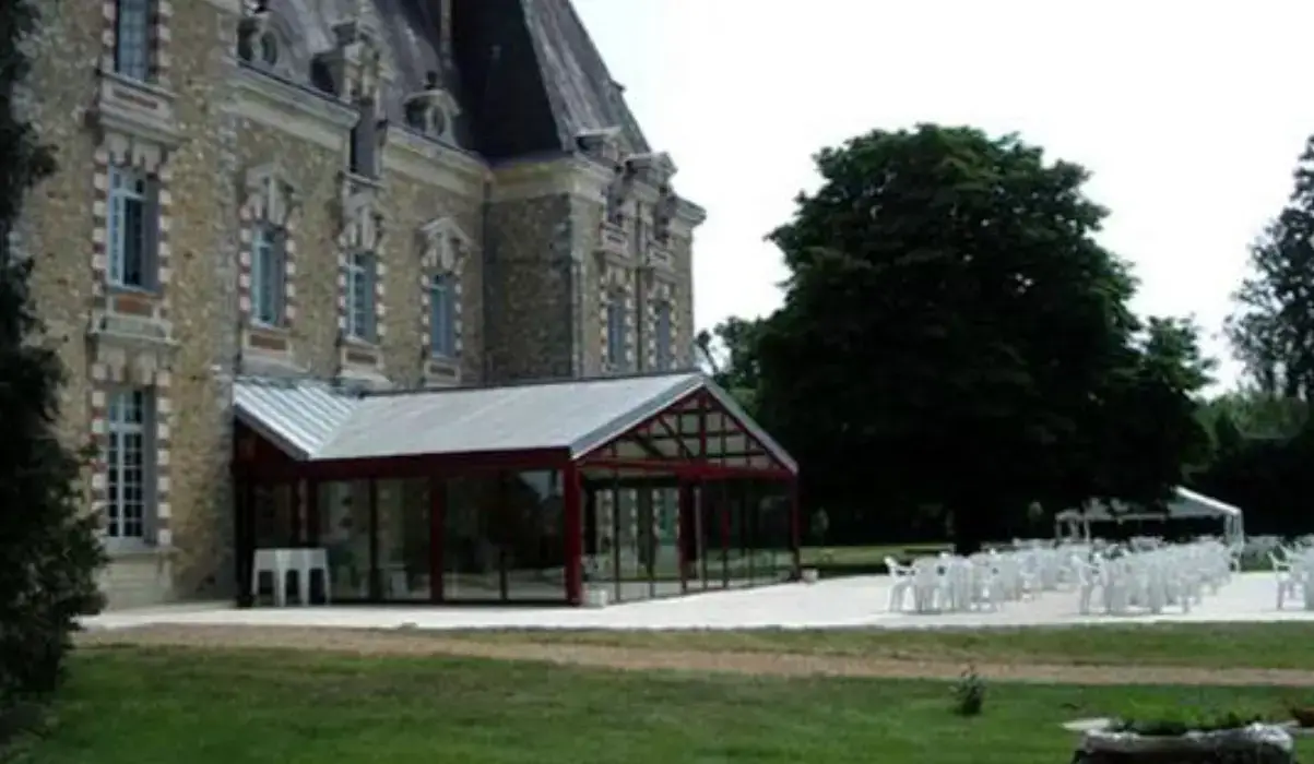 Chateau De Montbraye 8