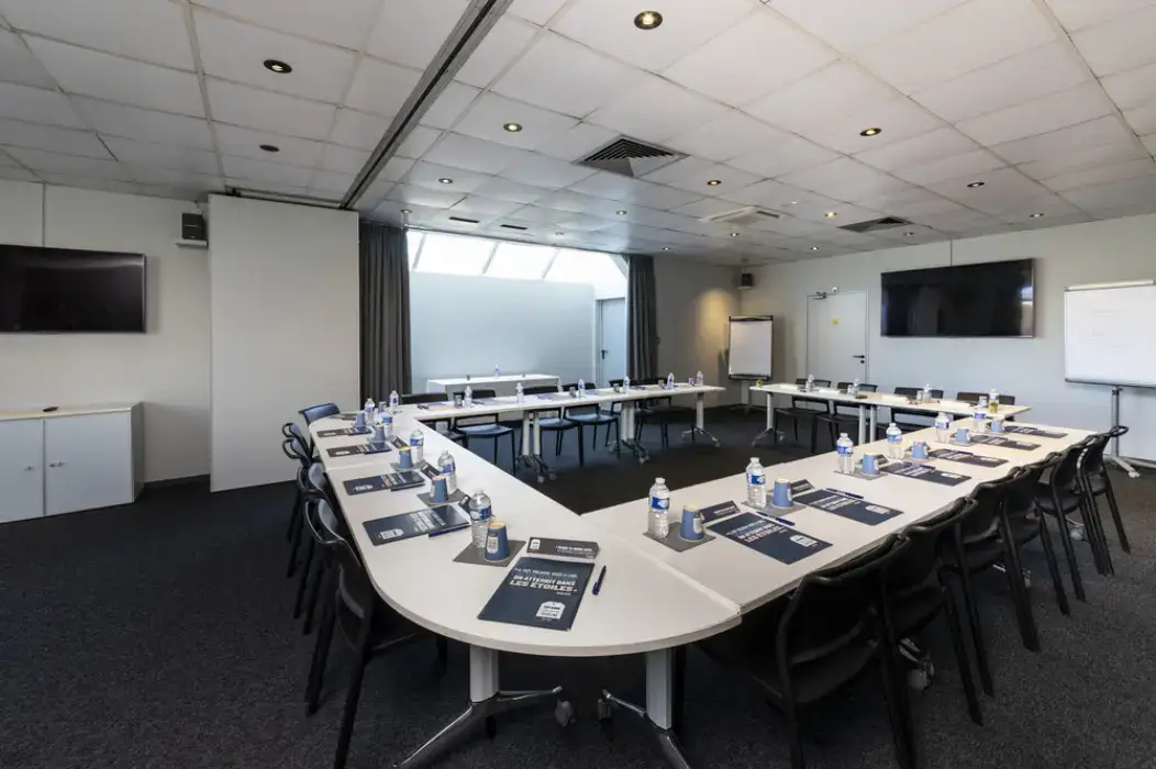 Kyriad Paris Ouest Colombes 8