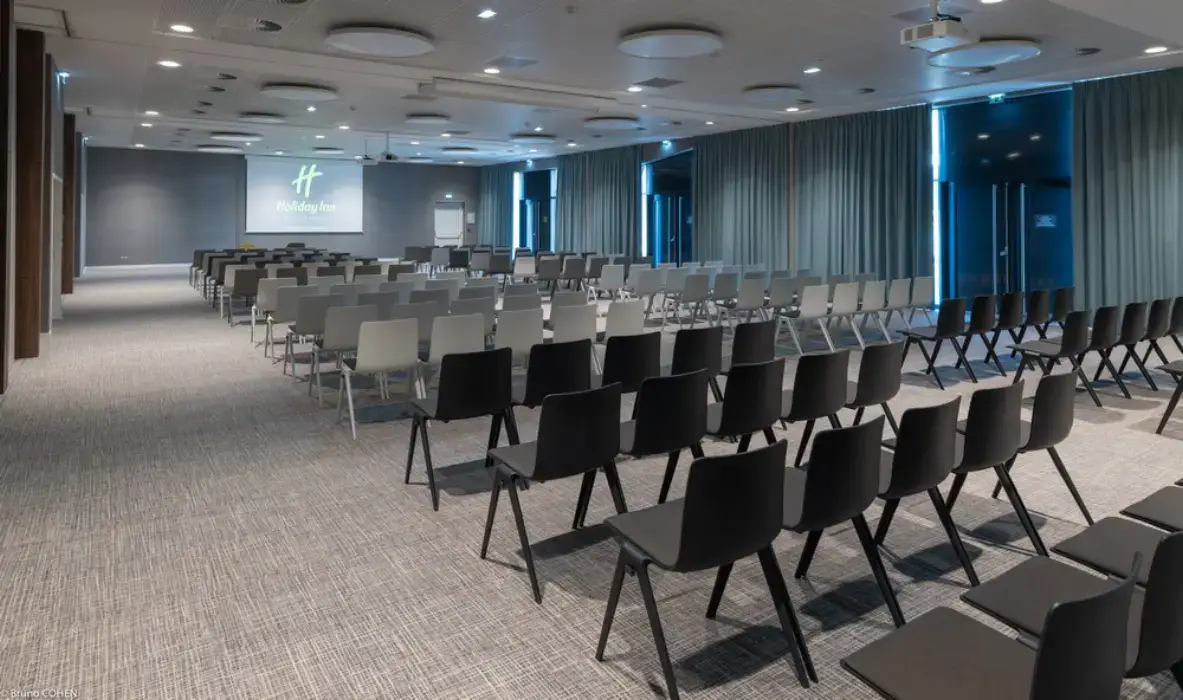 Holiday Inn Paris CDG Airport 8