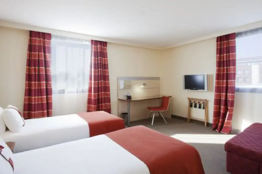 Holiday Inn Express Toulouse Aéroport 10