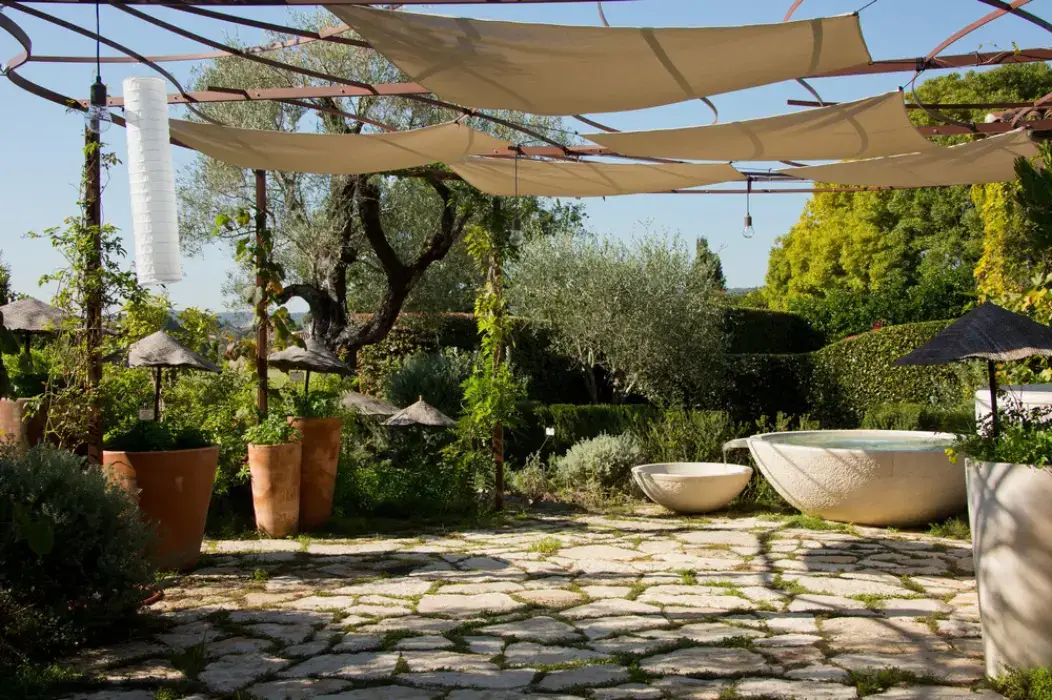 Le Domaine du Mas de Pierre 12