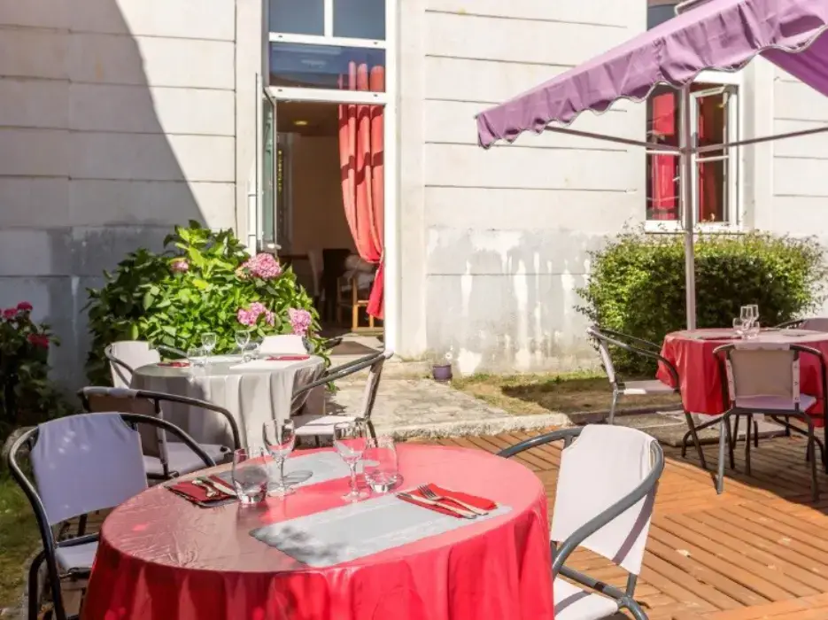 Hôtel Restaurant Le Védaquais 2
