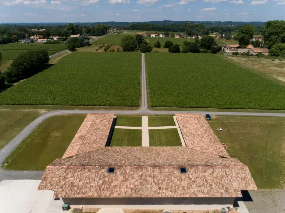 Chai du Château d'Eyran 7