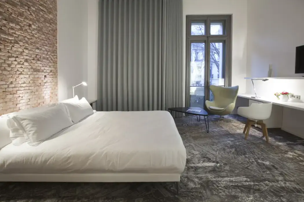 C2 Hôtel 11