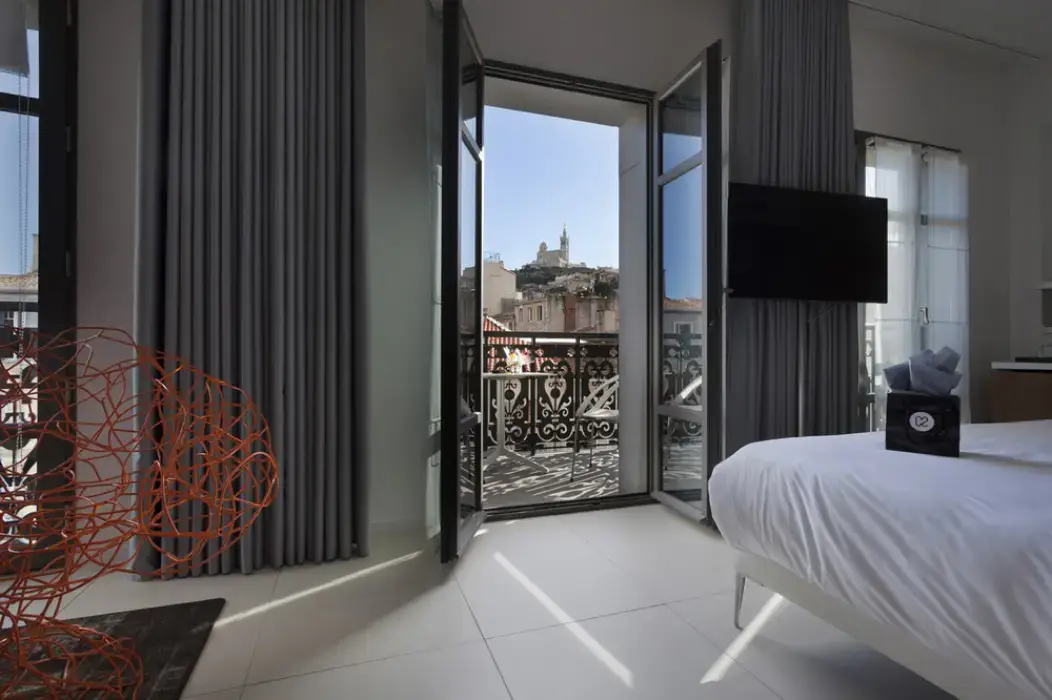 C2 Hôtel 13