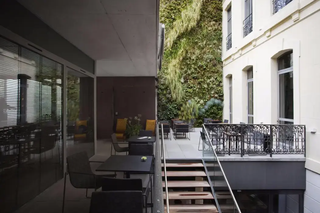 C2 Hôtel 19