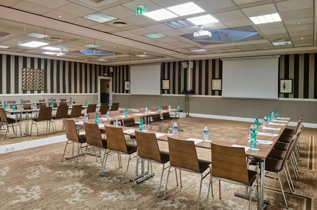 Holiday Inn Nice Centre 12