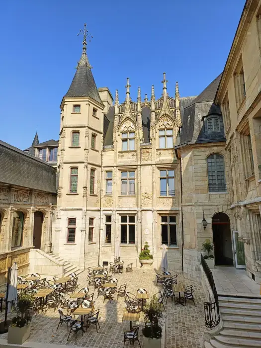 Hôtel de Bourgtheroulde 2