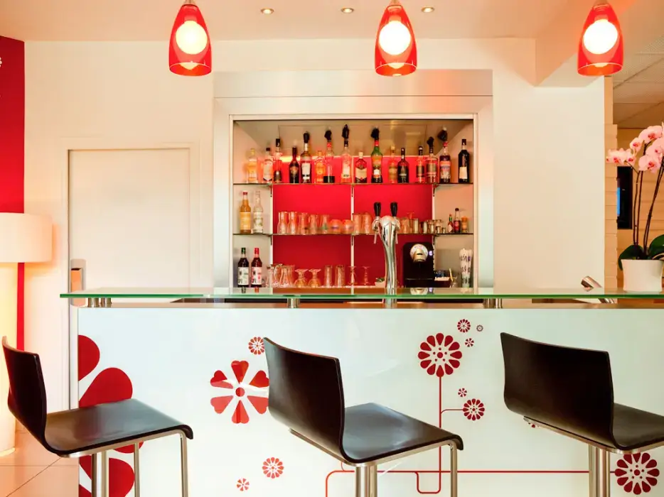 Ibis Senlis 6