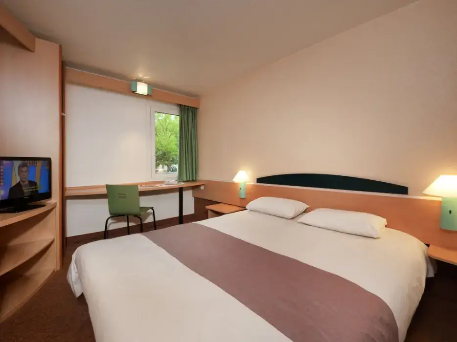 Ibis Senlis 9
