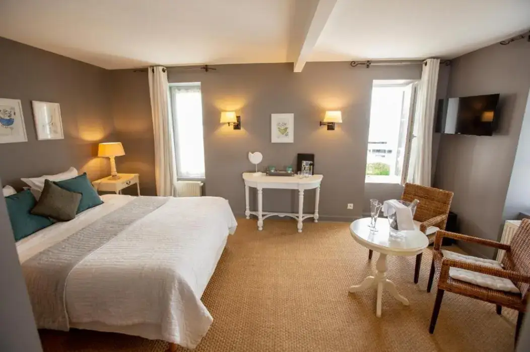Hôtel Restaurant Les Ormes 5