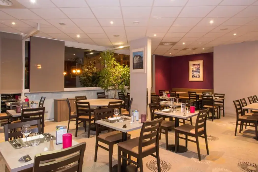 Brit Hotel Tours Sud 8