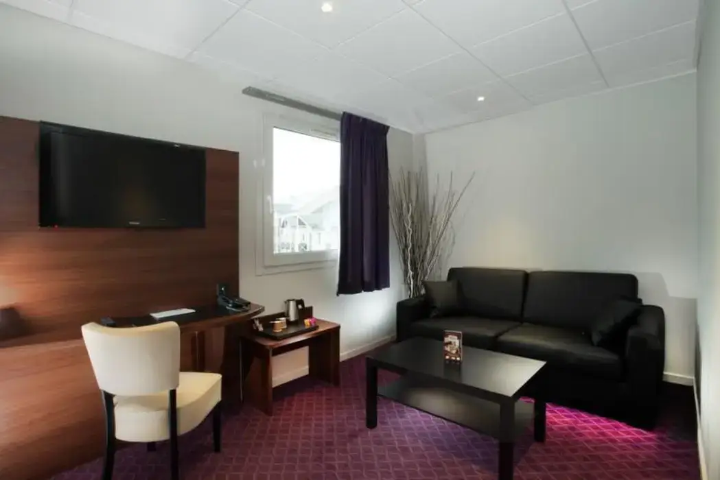Brit Hotel Tours Sud 9