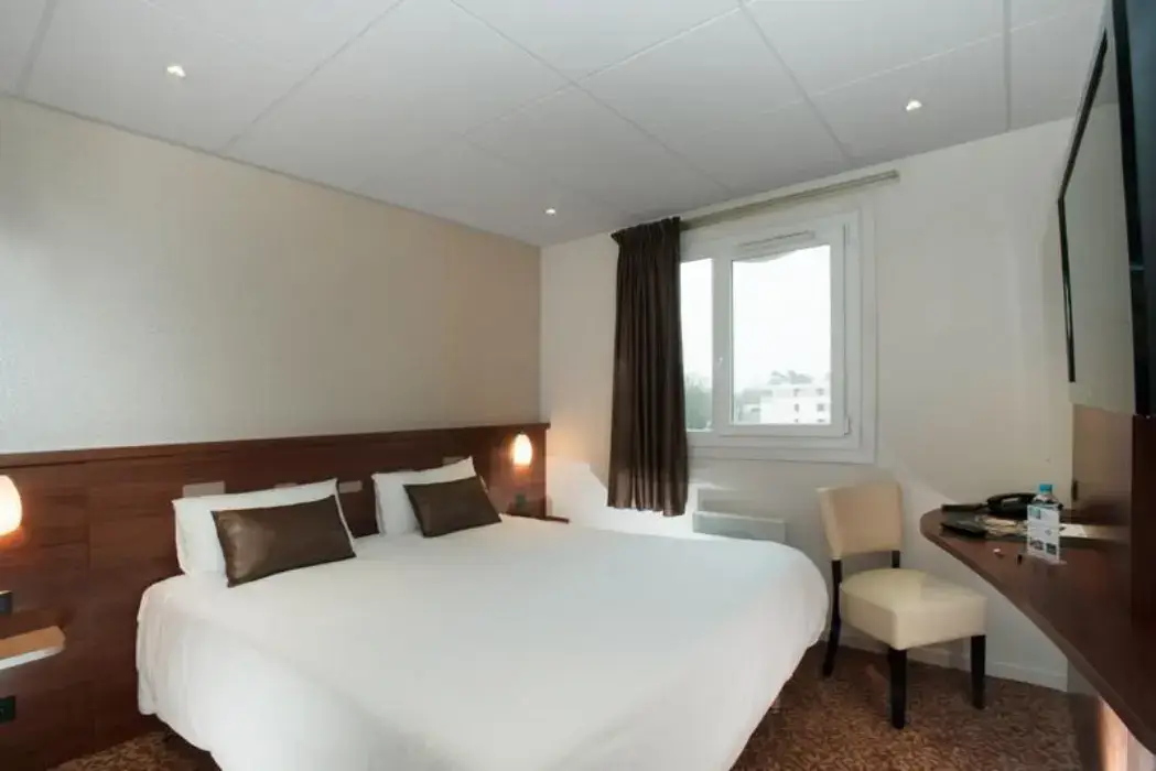 Brit Hotel Tours Sud 10