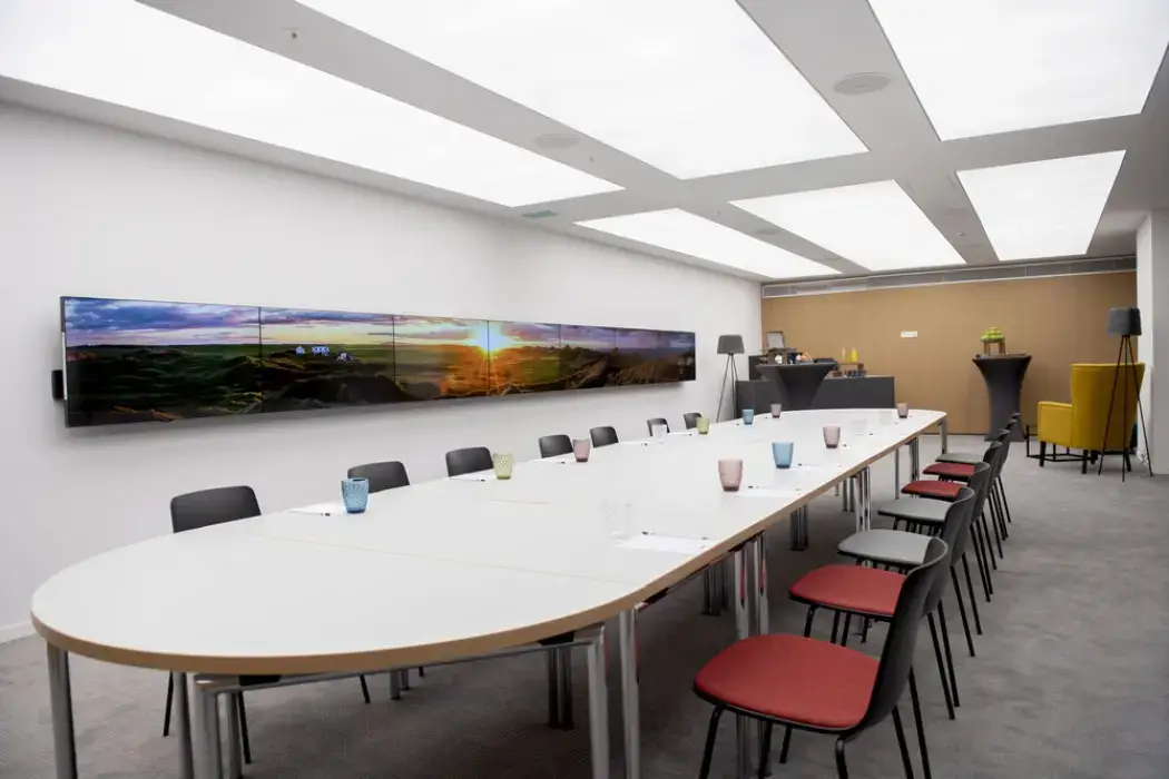 LAHO Business Center 11