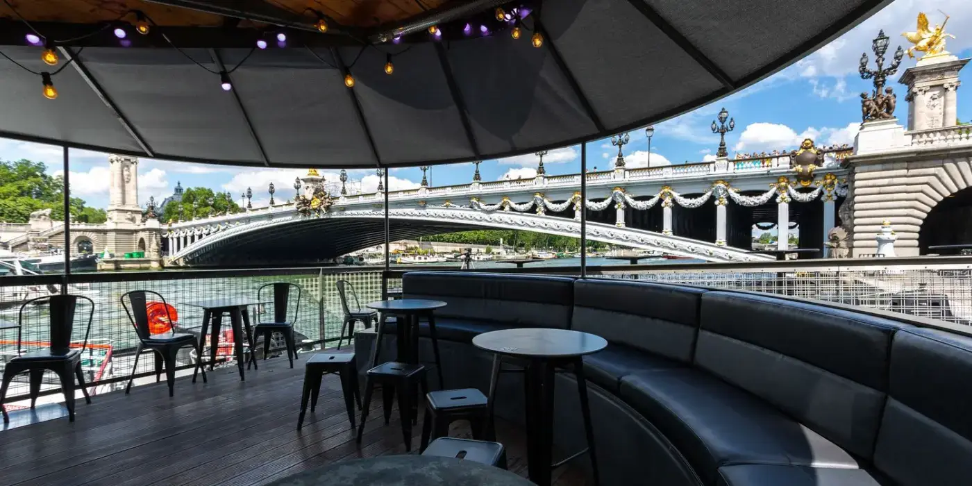 Le Quai Alexandre III 5