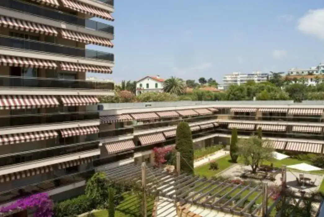 Hotel  et Résidence Les Strelitzias 3