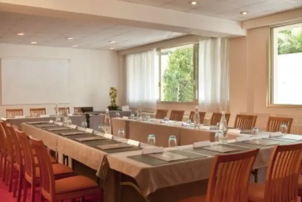 Hotel  et Résidence Les Strelitzias 13