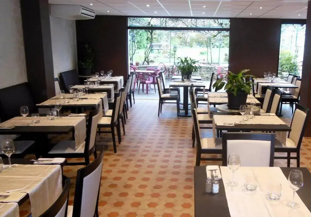 Hôtel Restaurant Henry II 8