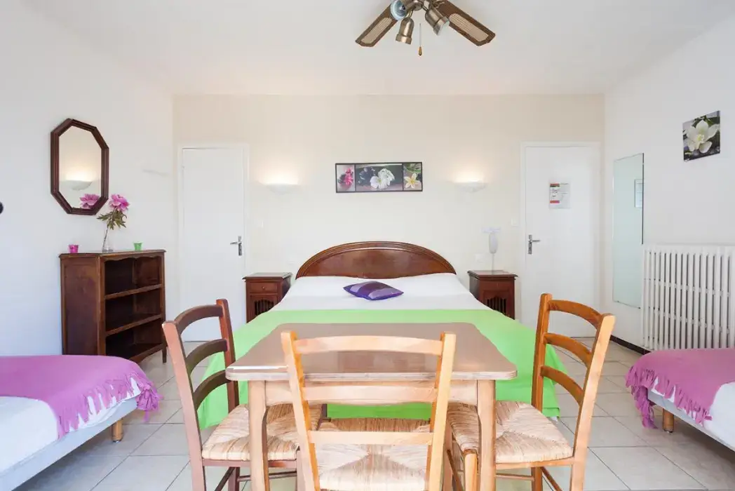 Hôtel le Petit Manoir 8