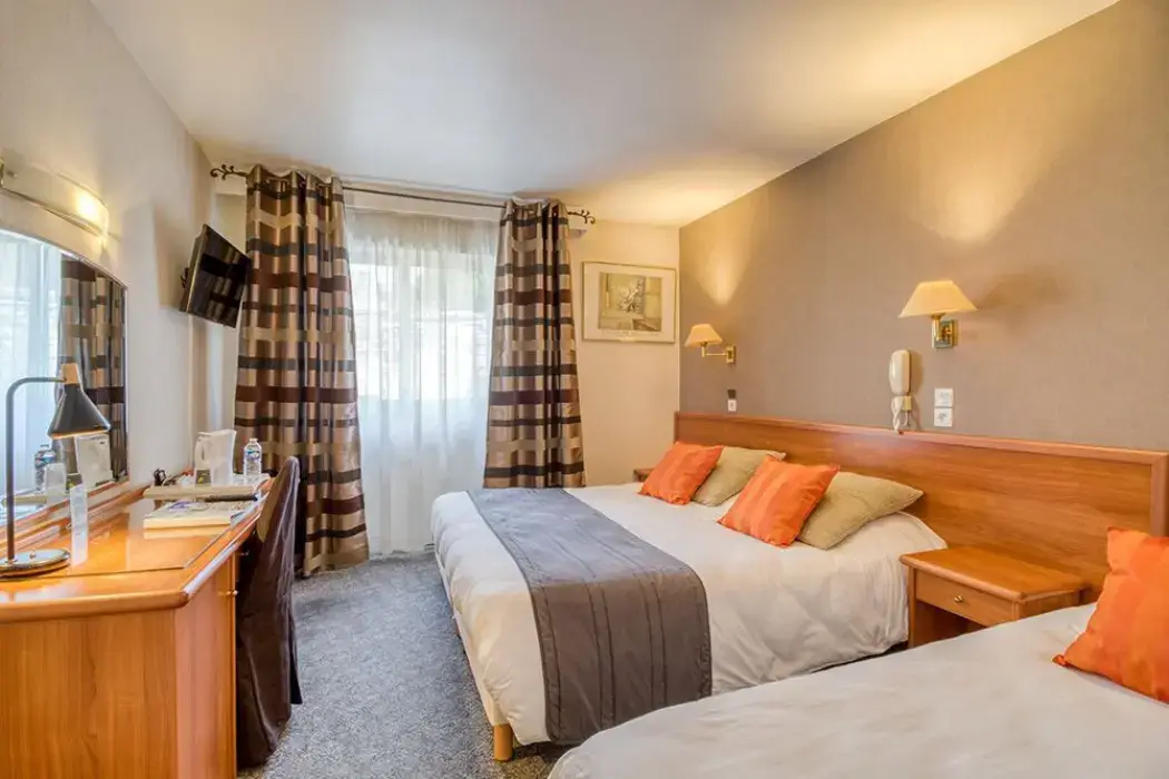 Brit Hotel Le Cygne 3