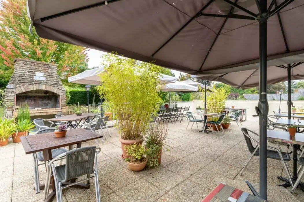 Brit Hotel Le Cygne 5