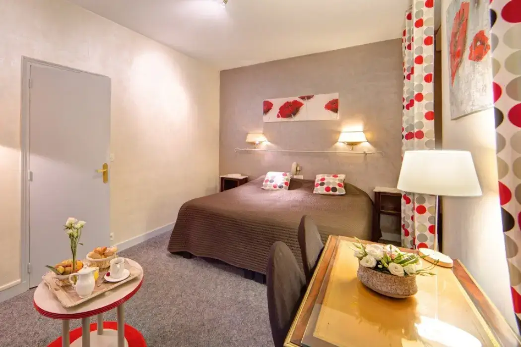 Brit Hotel Le Cygne 11