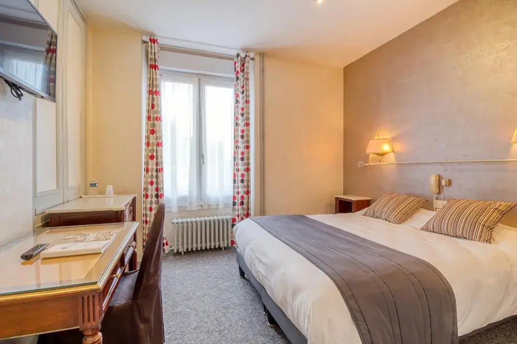 Brit Hotel Le Cygne 12