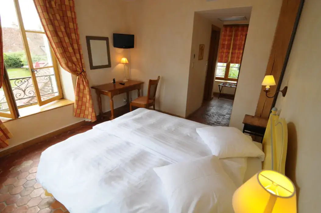 Hostellerie de la Tour d'Auxois 2