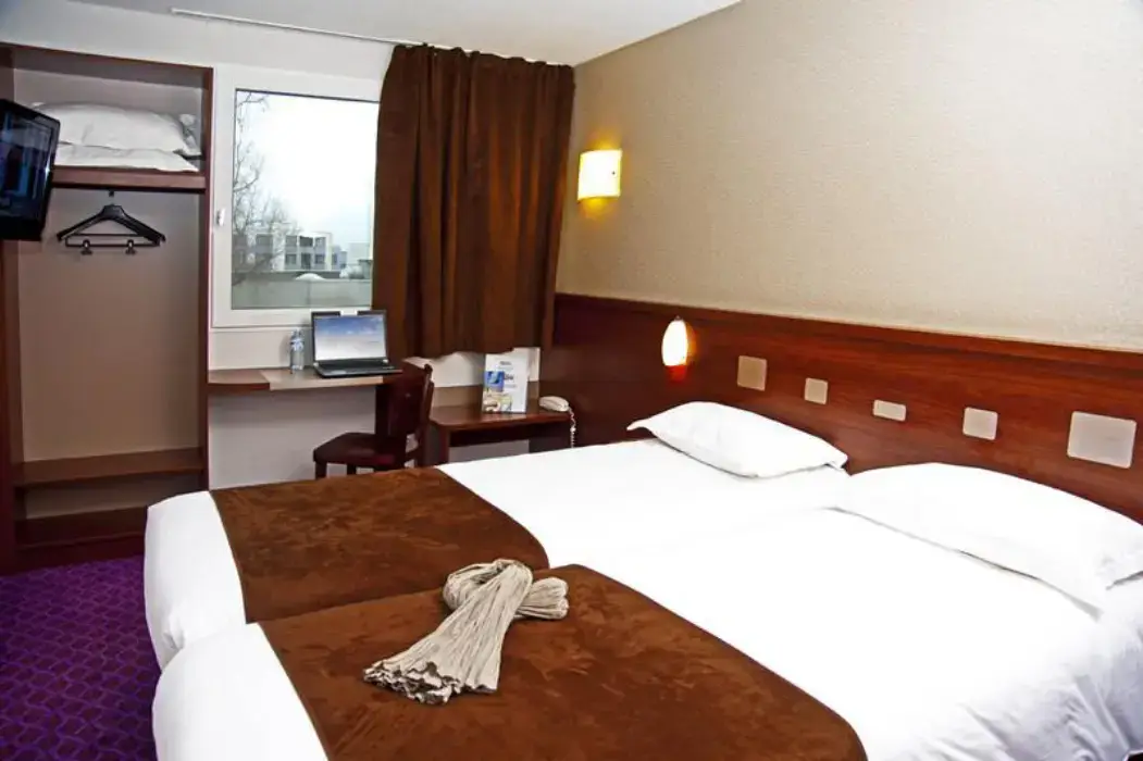 BRIT HOTEL Rennes, Le Castel 5