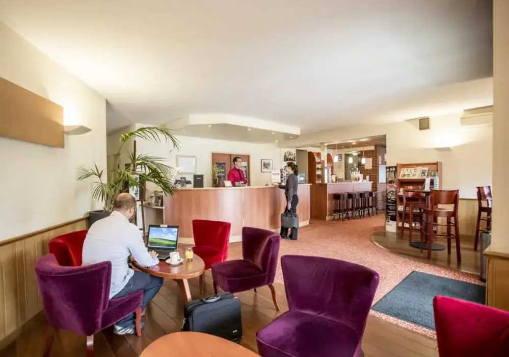BRIT HOTEL Rennes, Le Castel 8